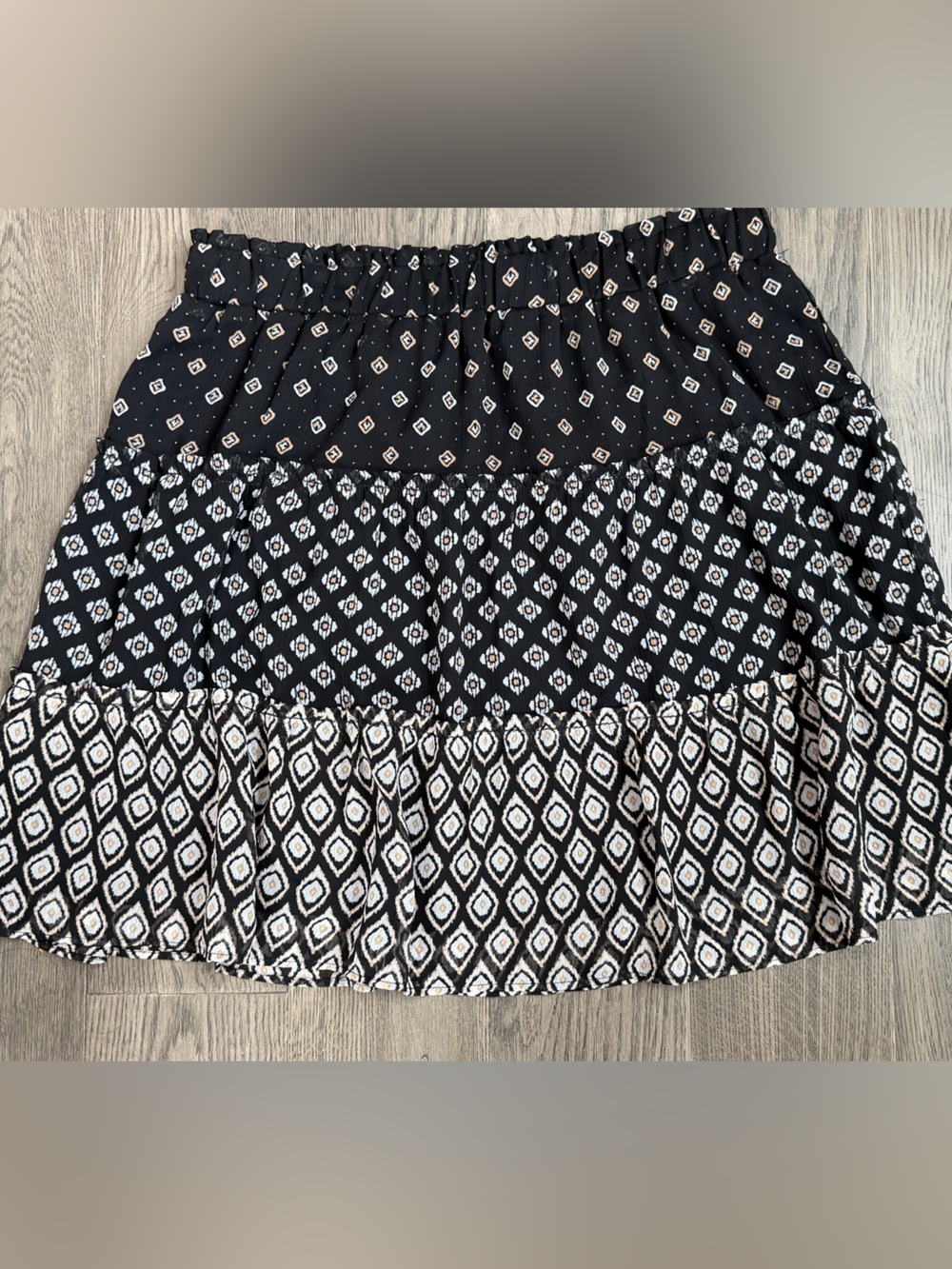 NWT LOFT Black & Cream Mixed-Print Tiered Skirt - Picture 2 of 4